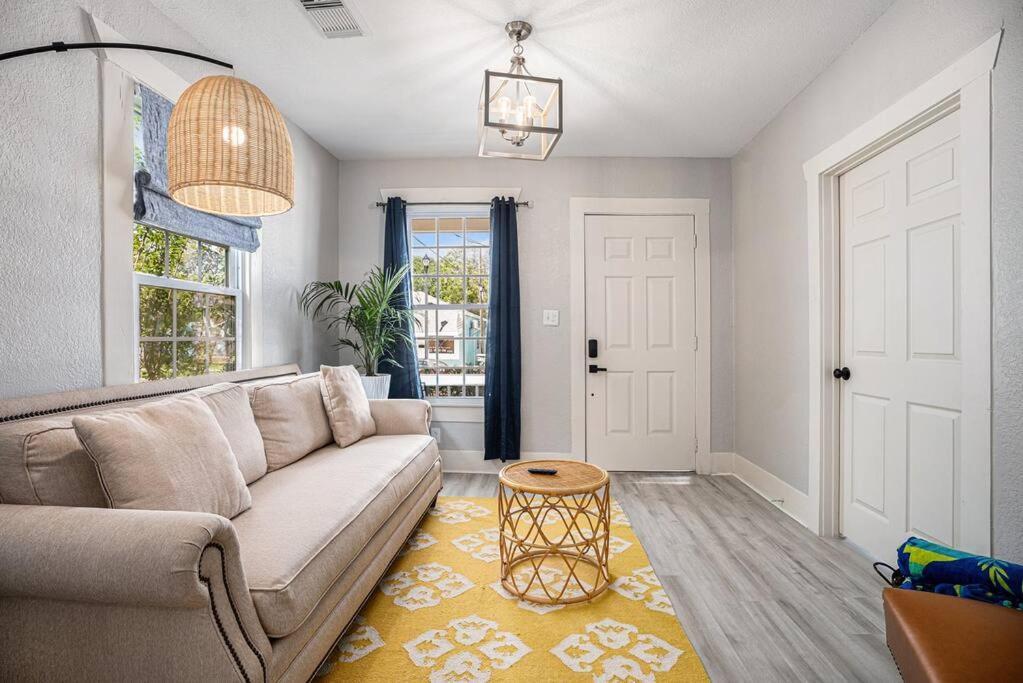 Sea Pink Retreat - Walk To Beach, Newly Renovated Galveston Exterior photo